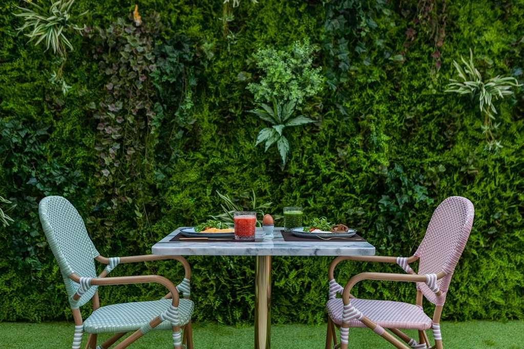 Wine & Books Lisboa Hotel Restaurant billede Vertical garden