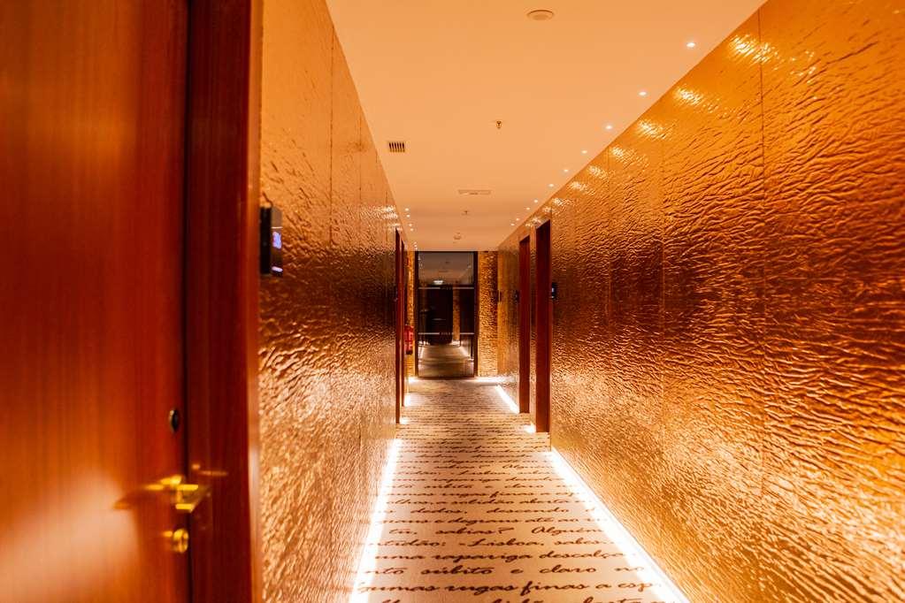 Wine & Books Lisboa Hotel Faciliteter billede A corridor at the hotel