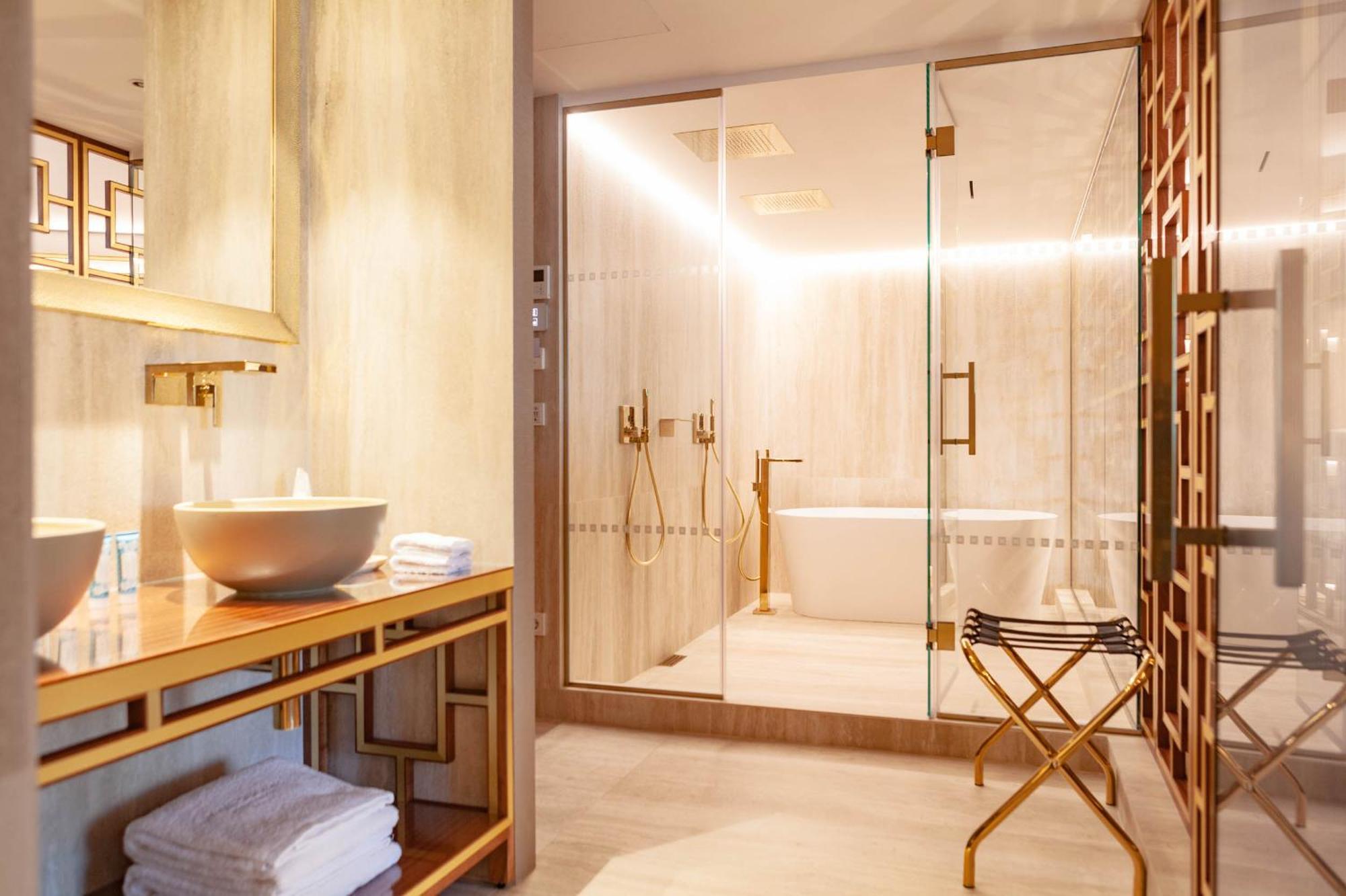 Wine & Books Lisboa Hotel Eksteriør billede Bathroom