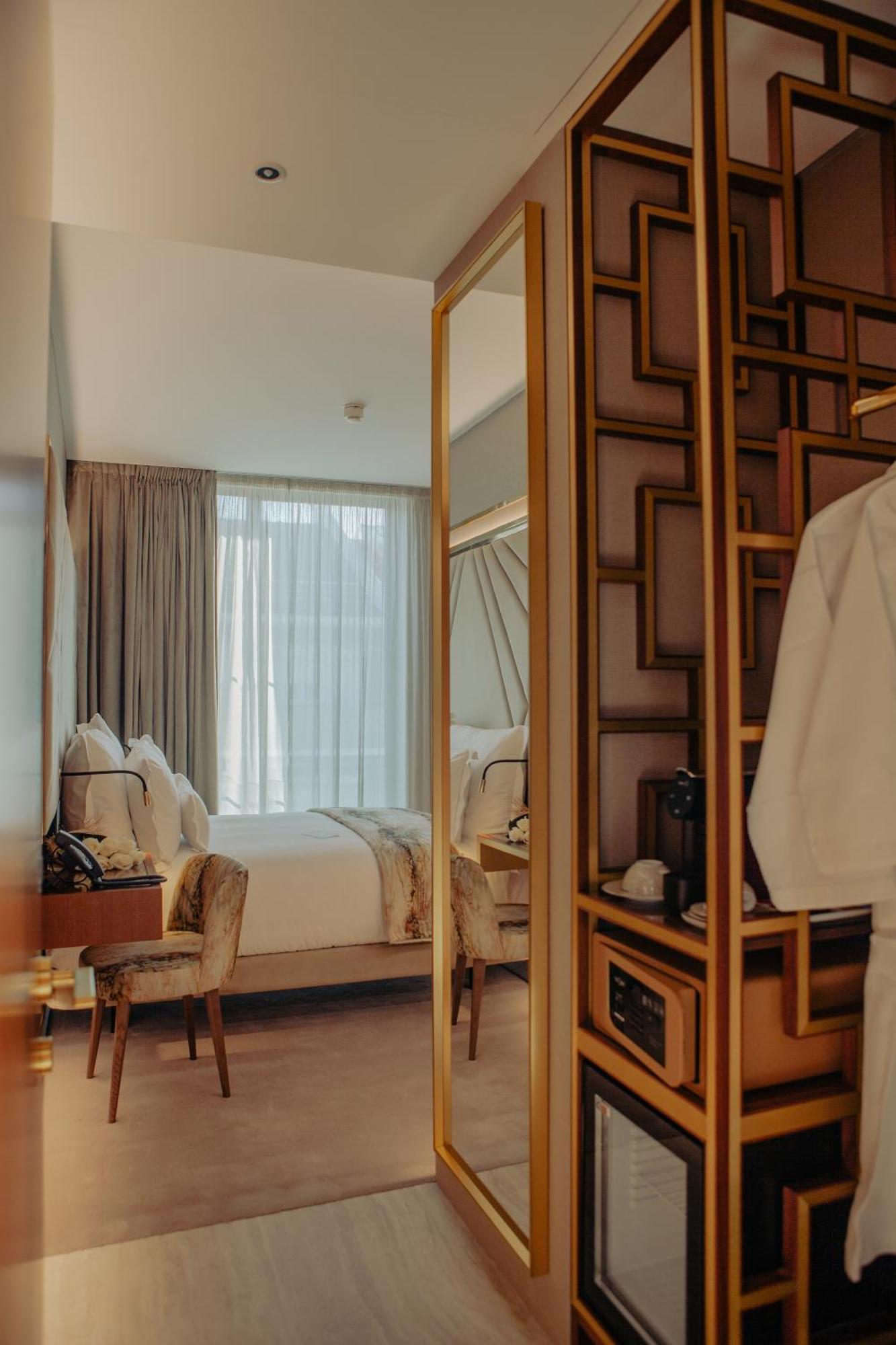 Wine & Books Lisboa Hotel Eksteriør billede Deluxe Room